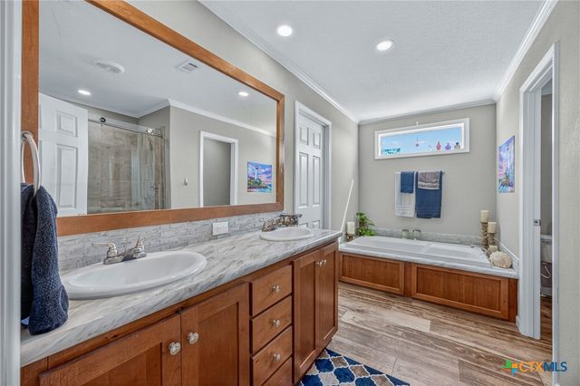 2041 County Road 240, Gonzales, TX 78629