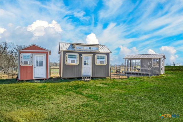 2041 County Road 240, Gonzales, TX 78629