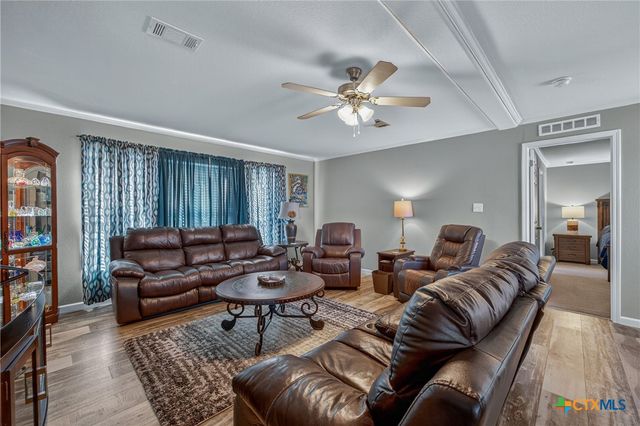 2041 County Road 240, Gonzales, TX 78629