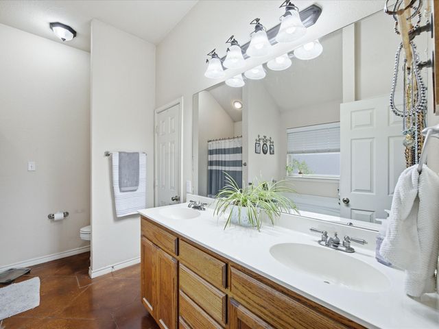 2106 Ridgewood Drive, Bridgeport, TX 76426