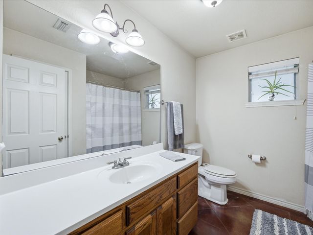2106 Ridgewood Drive, Bridgeport, TX 76426