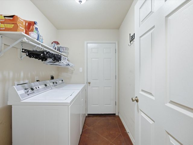2106 Ridgewood Drive, Bridgeport, TX 76426