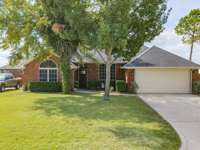 2106 Ridgewood Drive, Bridgeport, TX 76426