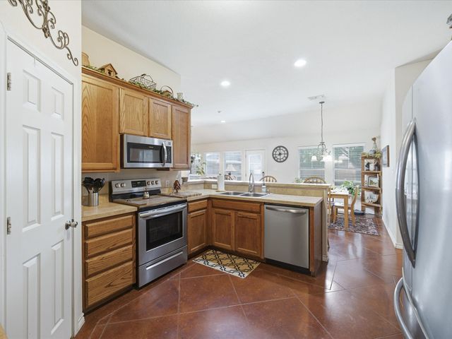 2106 Ridgewood Drive, Bridgeport, TX 76426