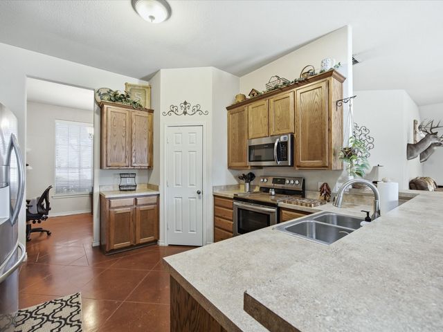 2106 Ridgewood Drive, Bridgeport, TX 76426
