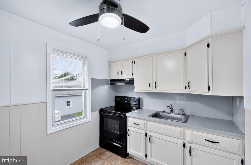 801 N ADAMS ST, Pottstown, PA 19464 — photo 2