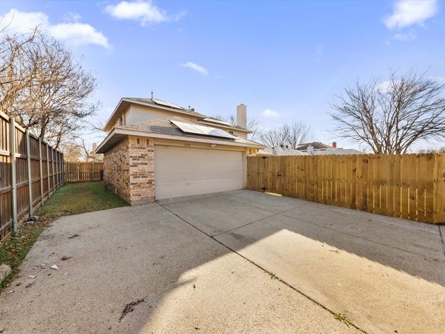 2213 Loretta Lane, Rowlett, TX 75088
