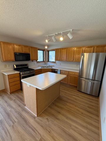 4453 Helena Road N, Oakdale, MN 55128