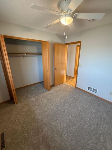 4453 Helena Road N, Oakdale, MN 55128