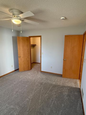 4453 Helena Road N, Oakdale, MN 55128