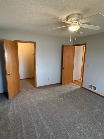 4453 Helena Road N, Oakdale, MN 55128