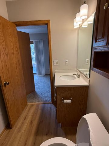 4453 Helena Road N, Oakdale, MN 55128