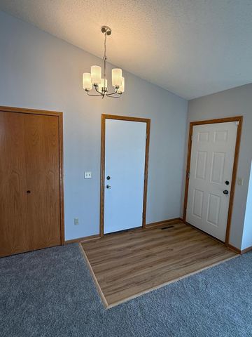 4453 Helena Road N, Oakdale, MN 55128