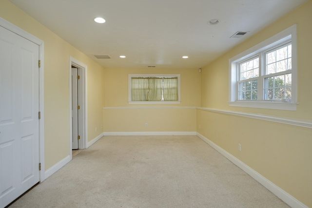 18 Lincoln Ave, Millbury, MA 01527