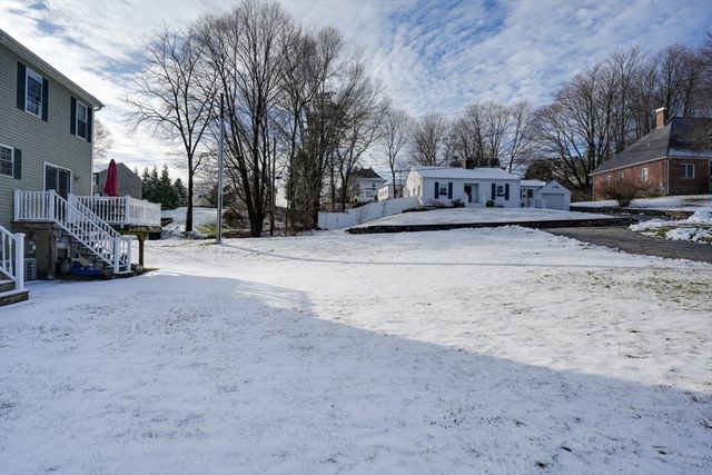 18 Lincoln Ave, Millbury, MA 01527