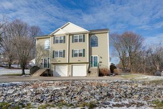 18 Lincoln Ave, Millbury, MA 01527
