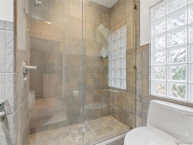 1701 Eason, Waterford, MI 48328