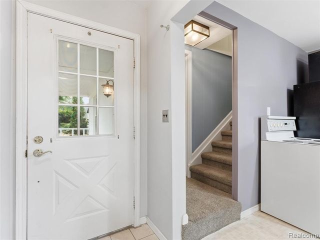 1701 Eason, Waterford, MI 48328