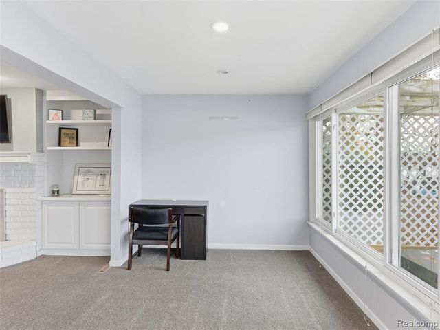 1701 Eason, Waterford, MI 48328