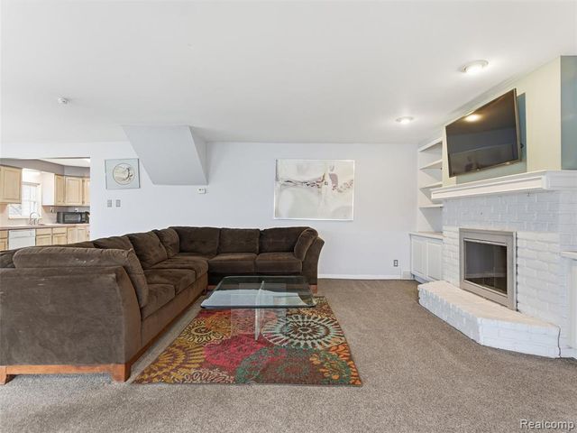 1701 Eason, Waterford, MI 48328