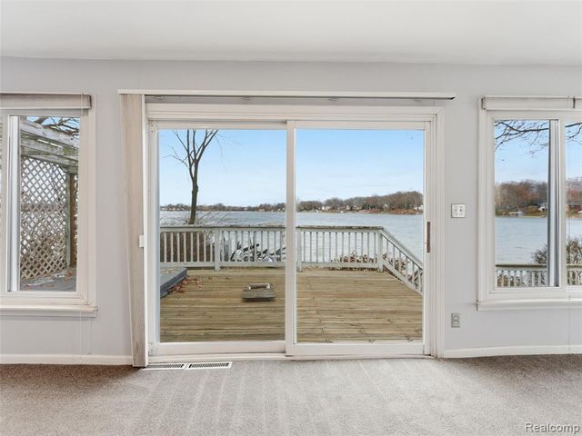 1701 Eason, Waterford, MI 48328