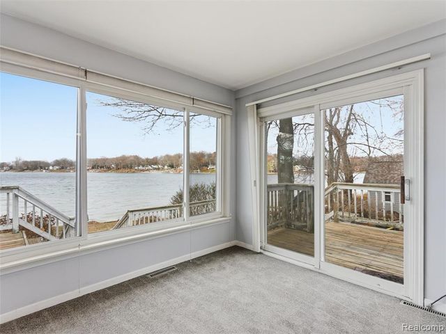 1701 Eason, Waterford, MI 48328