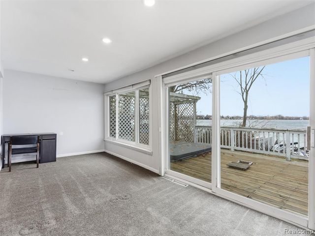 1701 Eason, Waterford, MI 48328