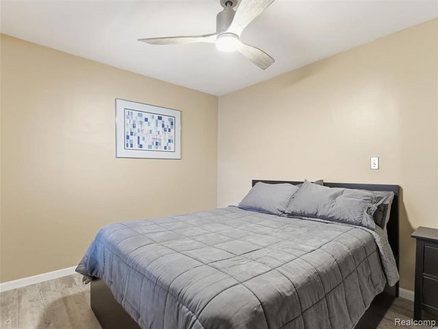 1701 Eason, Waterford, MI 48328