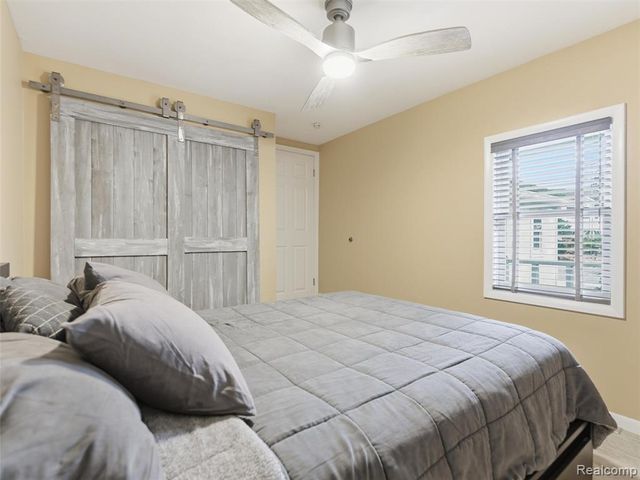 1701 Eason, Waterford, MI 48328