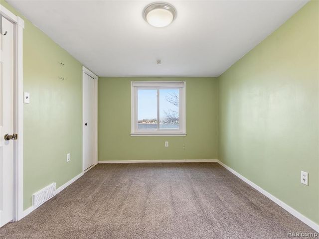 1701 Eason, Waterford, MI 48328