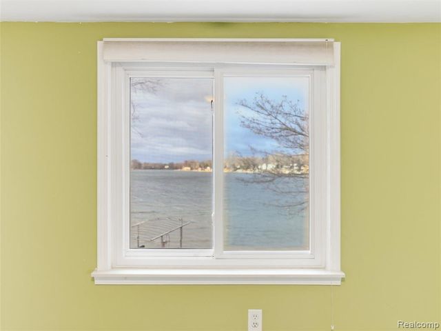 1701 Eason, Waterford, MI 48328