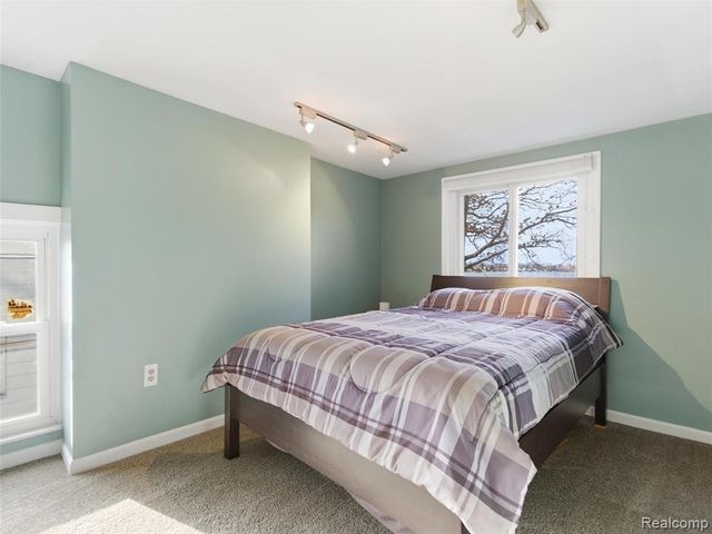 1701 Eason, Waterford, MI 48328