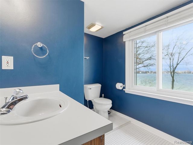 1701 Eason, Waterford, MI 48328