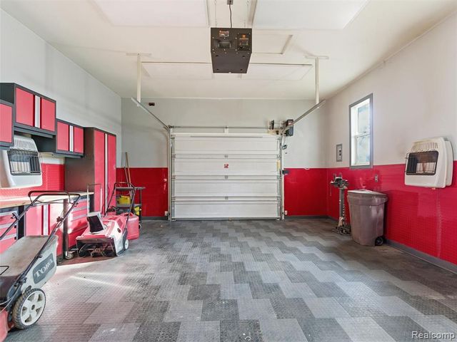 1701 Eason, Waterford, MI 48328