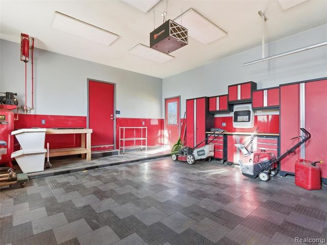 1701 Eason, Waterford, MI 48328