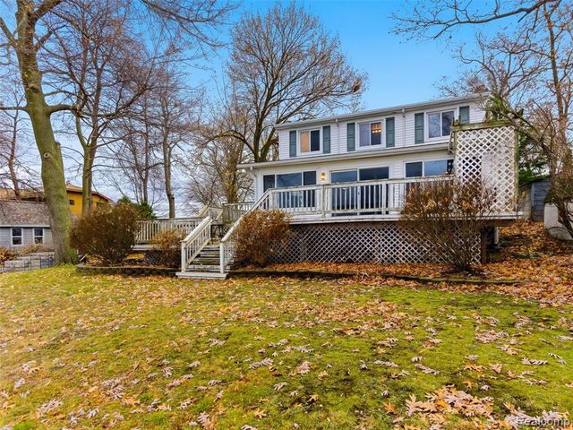 1701 Eason, Waterford, MI 48328