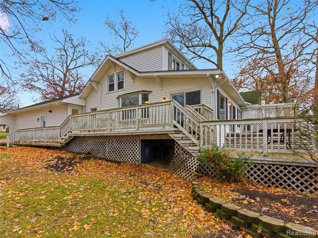 1701 Eason, Waterford, MI 48328