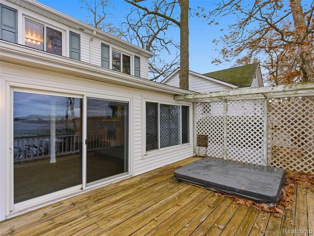 1701 Eason, Waterford, MI 48328