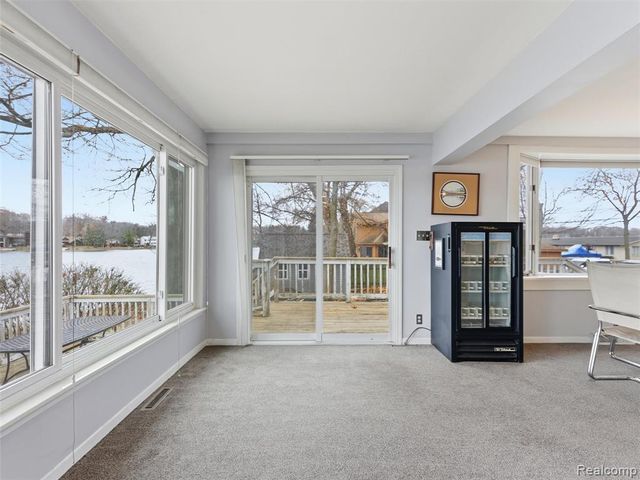 1701 Eason, Waterford, MI 48328