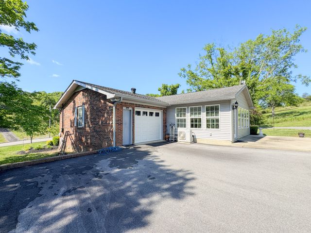 2965 Fort Blount Rd, Hartsville, TN 37074