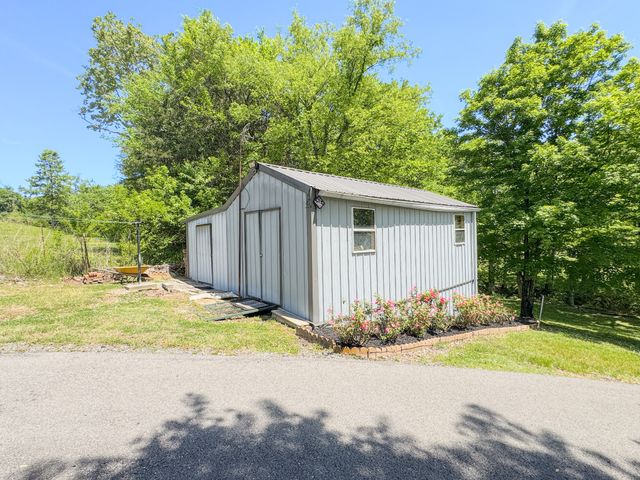 2965 Fort Blount Rd, Hartsville, TN 37074