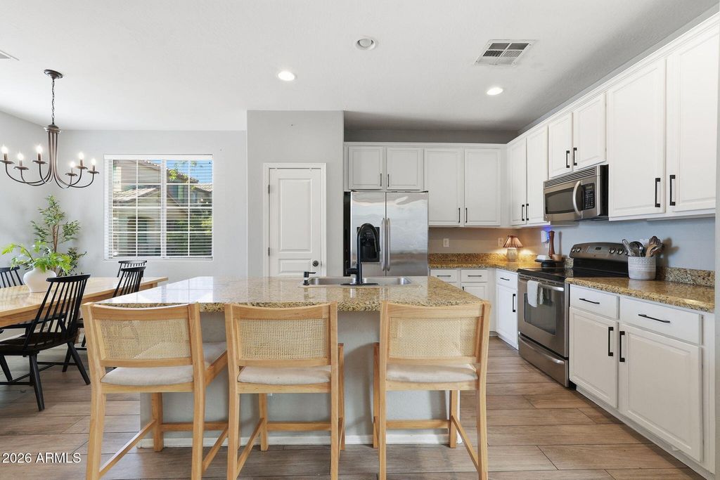 Image 10 of property listing at 1646 E JOSEPH Way, Gilbert, AZ 85295