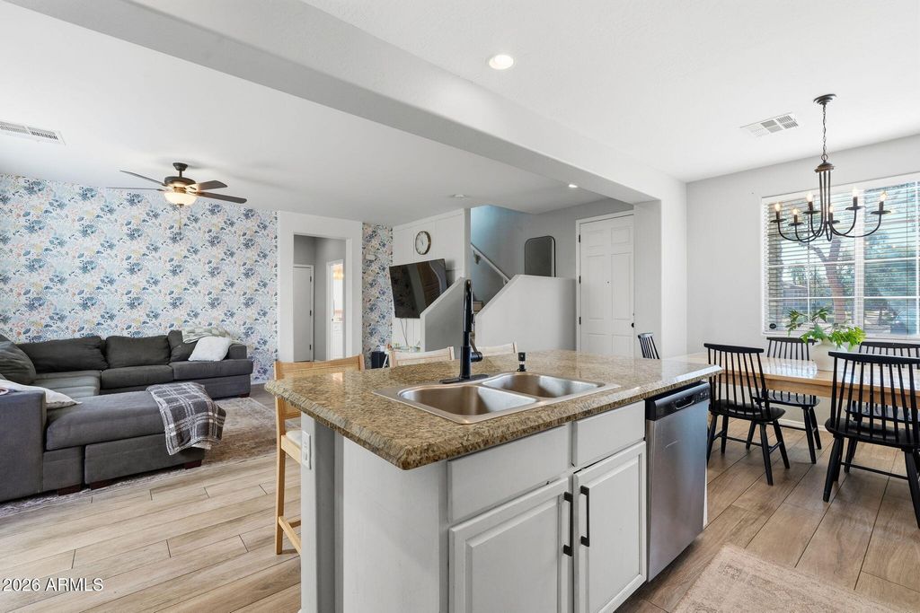 Image 13 of property listing at 1646 E JOSEPH Way, Gilbert, AZ 85295