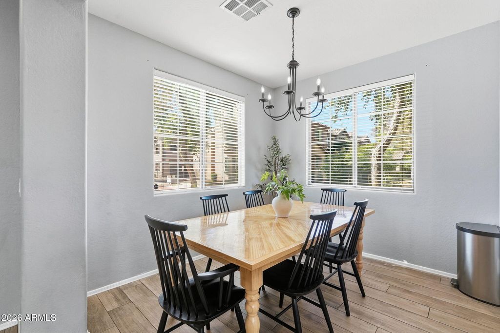 Image 7 of property listing at 1646 E JOSEPH Way, Gilbert, AZ 85295