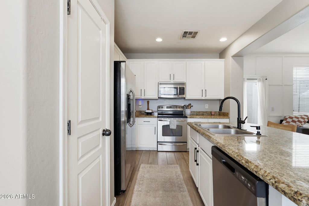 Image 9 of property listing at 1646 E JOSEPH Way, Gilbert, AZ 85295