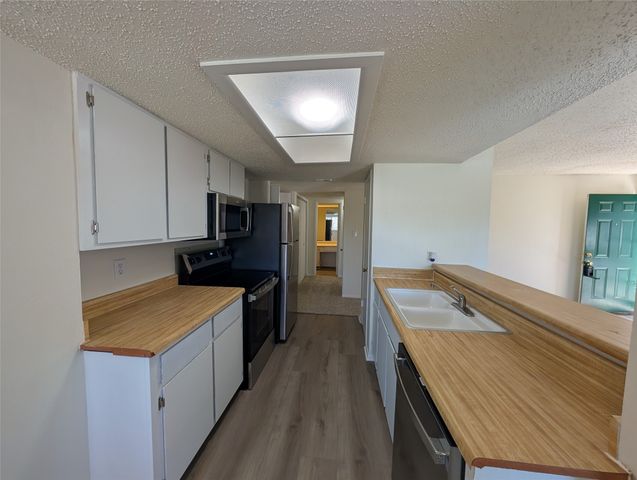 7431 Holly Hill Drive 219, Dallas, TX 75231