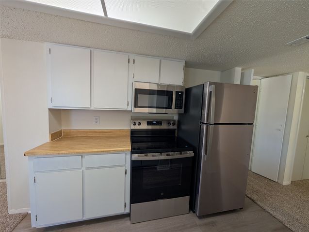 7431 Holly Hill Drive 219, Dallas, TX 75231