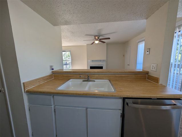 7431 Holly Hill Drive 219, Dallas, TX 75231