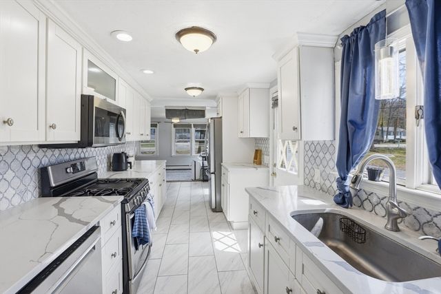 107 Pond St, Rockland, MA 02370