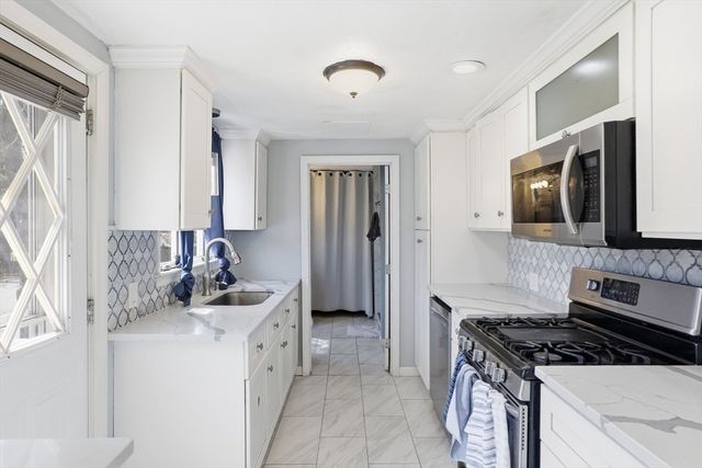 107 Pond St, Rockland, MA 02370